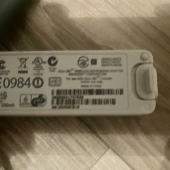 XBOX 360 Console and Wireless Adapter with 3 Games - Picture 8 of 8